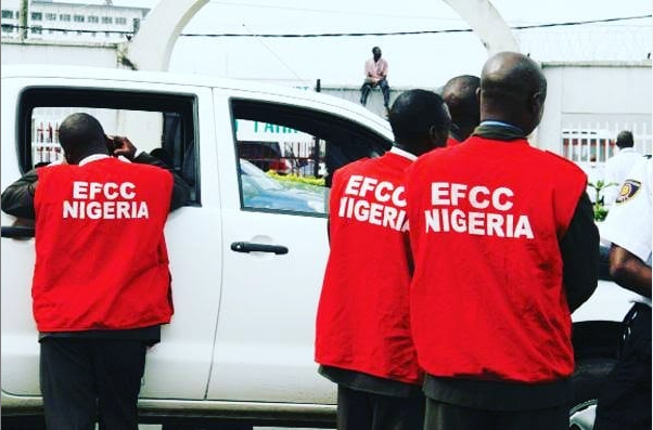 EFCC to arrest Nigerians hoarding dollar as naira continues to crash