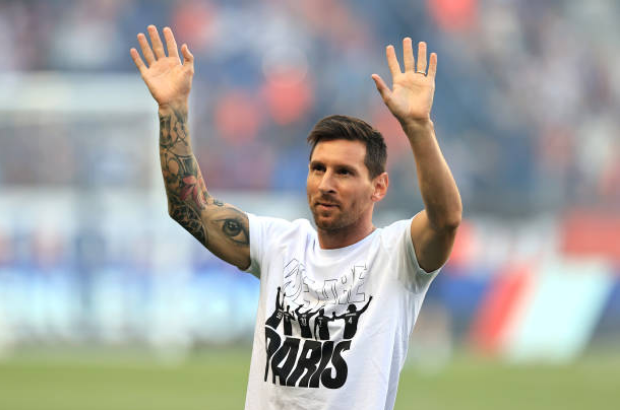 Watch Lionel Messi’s incredible introduction as a PSG player (video)