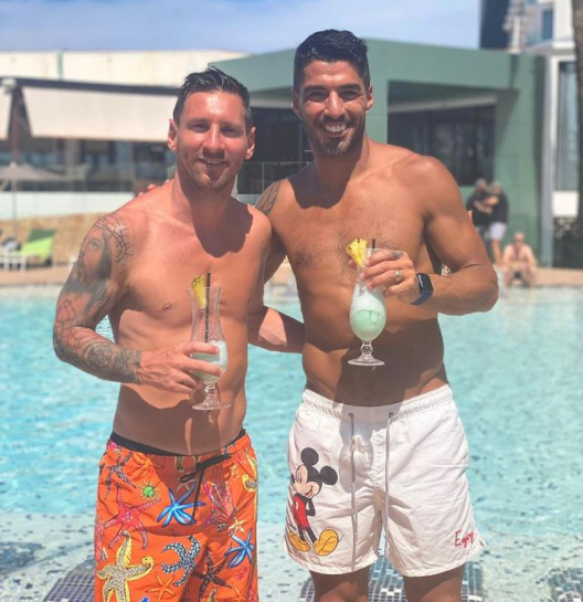 Messi and Suarez spotted shirtless in Ibiza (photo)