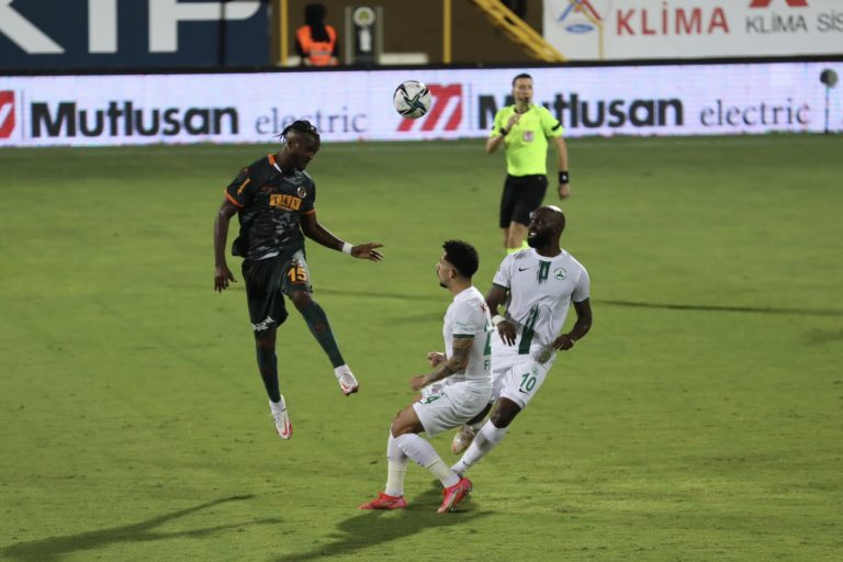 Chidozie Awaziem scores winning goal in Alanyaspor debut!