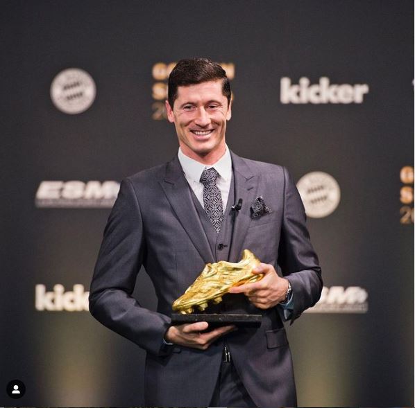 Robert Lewandowski receives 2021 Golden Boot award