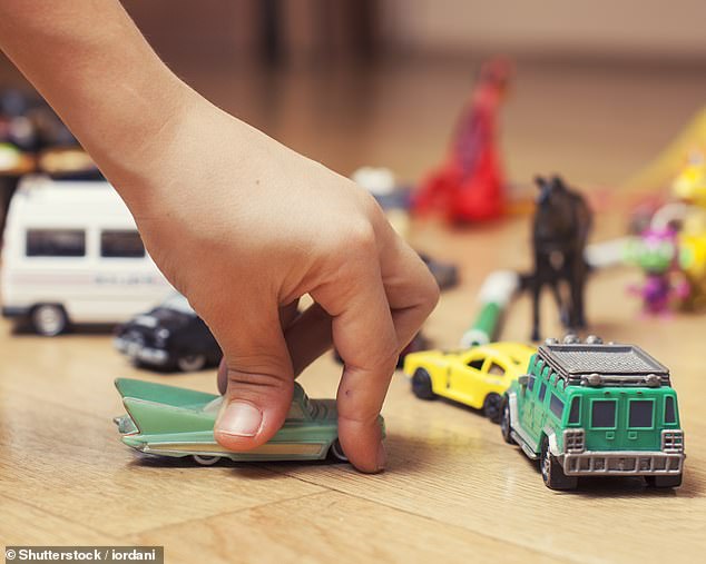 Adorable four-year-old boy calls New Zealand police to invite them over to play with his toys 1