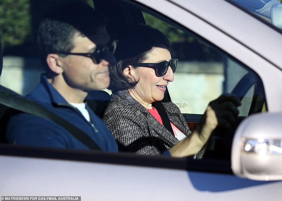 Gladys Berejiklian visits family with lawyer boyfriend Arthur Moses ahead of ICAC corruption inquiry 1