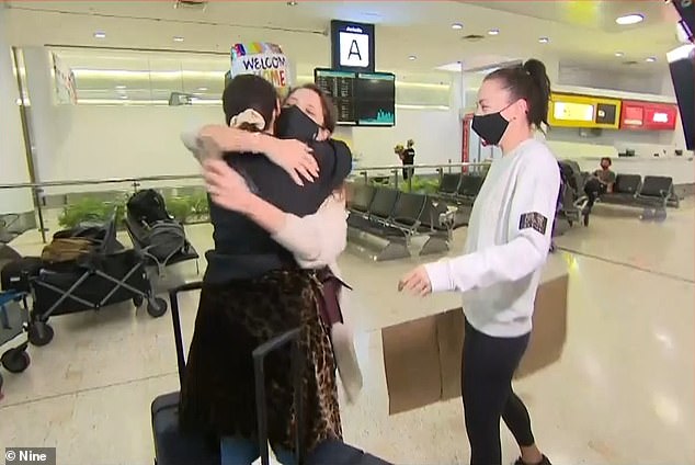 Australians hug at Sydney Airport as quarantine scrapped and international flights resume
