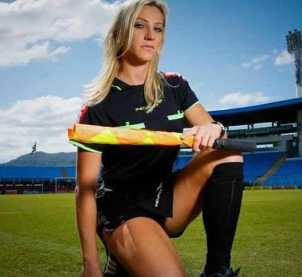 Meet Fernanda Colombo, the gorgeous female referee and journalist 1