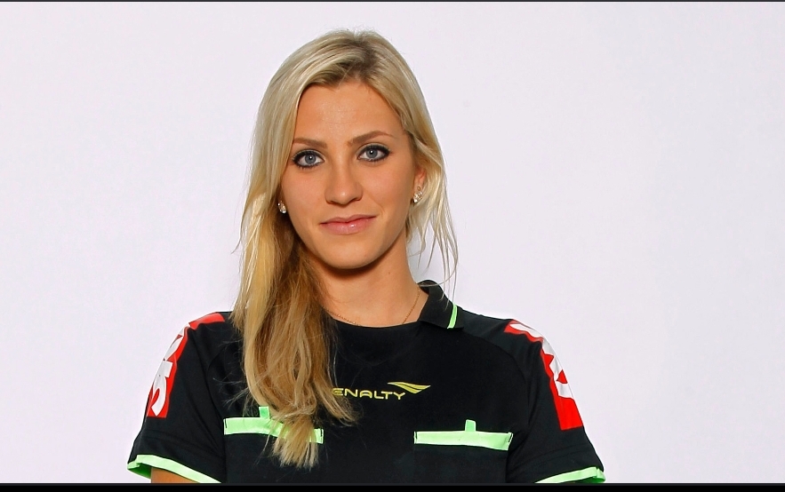 Meet Fernanda Colombo, the gorgeous female referee and journalist 3
