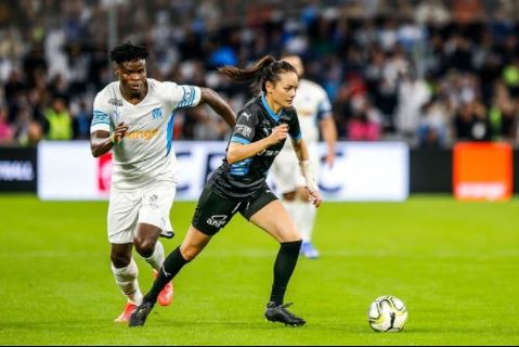 Taye Taiwo in action for Marseille legends as they beat UNICEF XI 7-4 (photo)