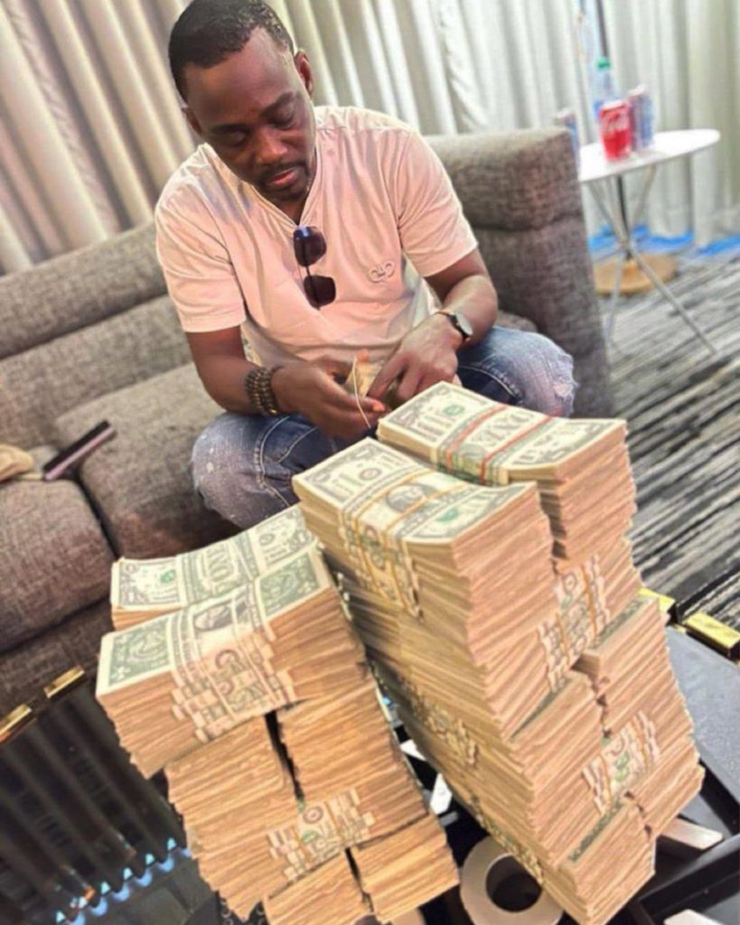 So Pasuma has this much money? See reactions as the Fuji legend sends Davido 1 million naira!