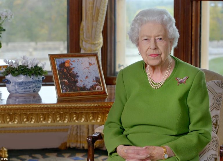The Queen ‘flies to Sandringham by helicopter for weekend break’