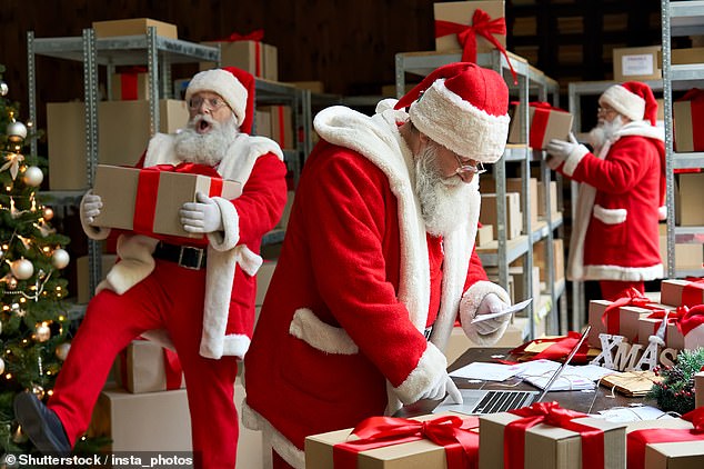 Desperate retailers offer £2k sign-up bonus for Christmas temps