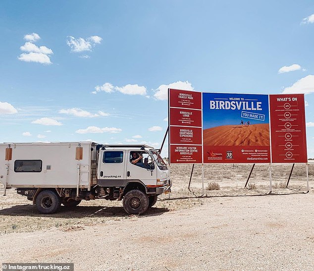Van life family of four are bogged in South Australia’s Simpson Desert