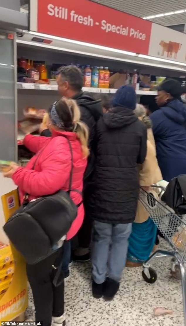 Asda shopper smacks woman round the head with a pizza in battle to grab reduced-price meals [VIDEO]
