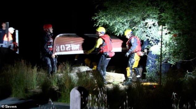 Yarra River: Man dies and woman rushed to hospital after their canoe flipped along Dights Falls