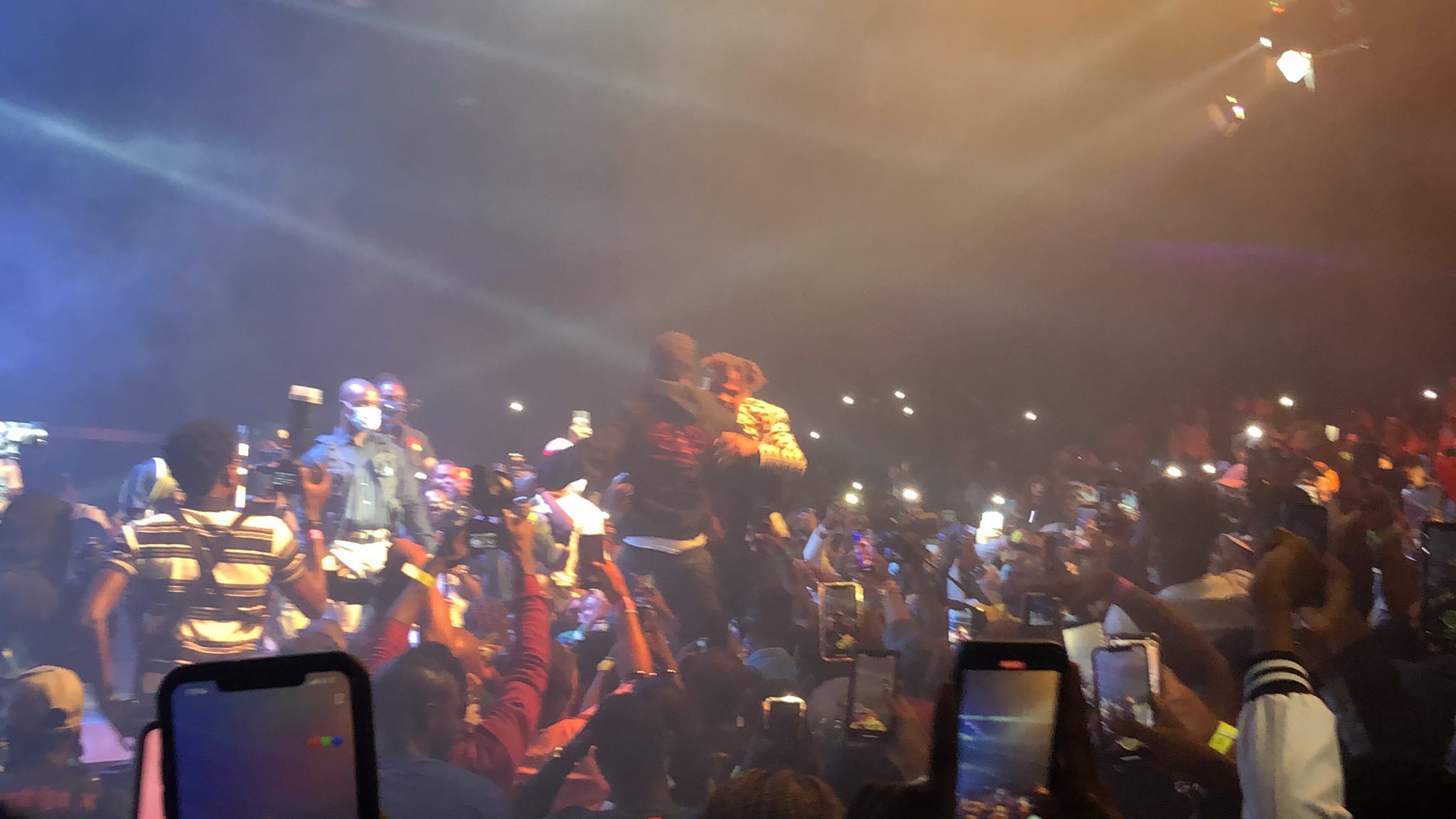 Burna Boy, Wizkid light up Buju's concert in Lagos! Videos 1