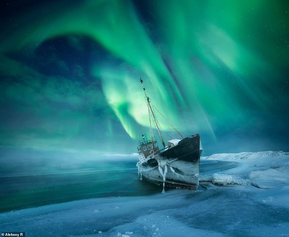 The 25 best aurora pictures of 2021, from light shows in Alaska to heavenly displays over Tasmania 1