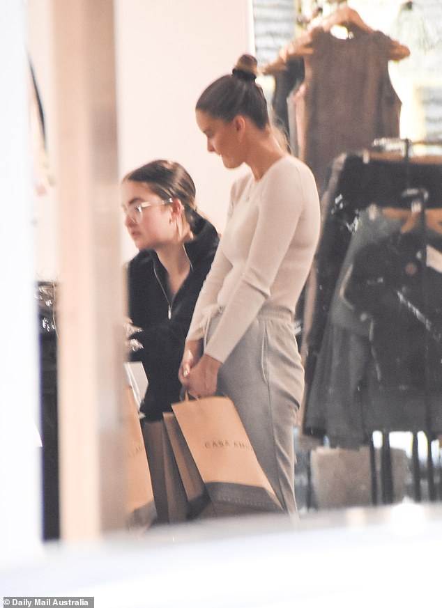 Jimmy Bartel’s girlfriend Amelia Shepperd dresses casually as she works at a trendy clothing store