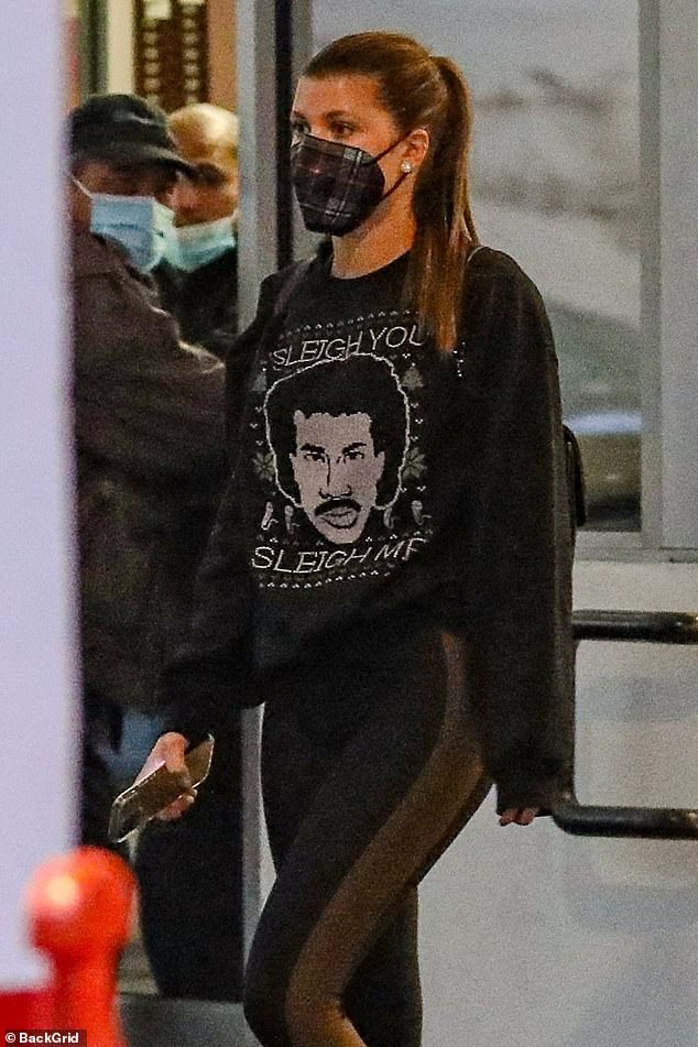 Sofia Richie pays homage to famous father Lionel by wearing Christmas sweater with his likeness