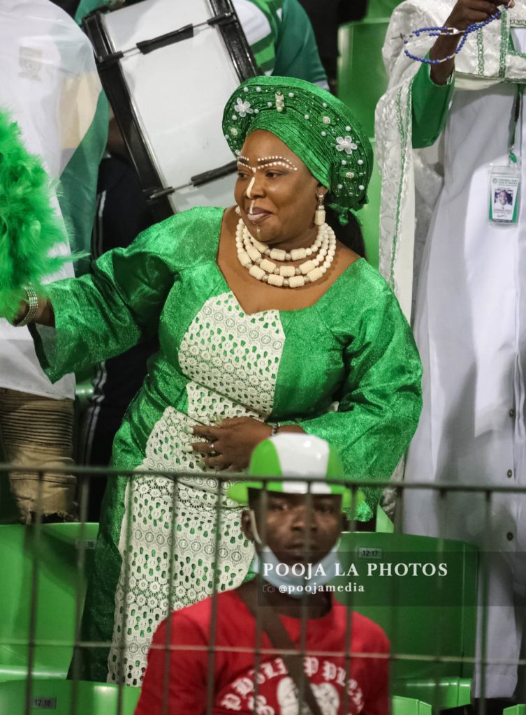Meet Kemi Ogunfuwa, the Super Eagles supporter with the most amazing outfit at AFCON 2021! (Pictures) 3
