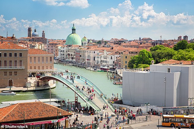 Glass floor of the Constitution Bridge in Venice to be replaced with stone, as too many slip on it