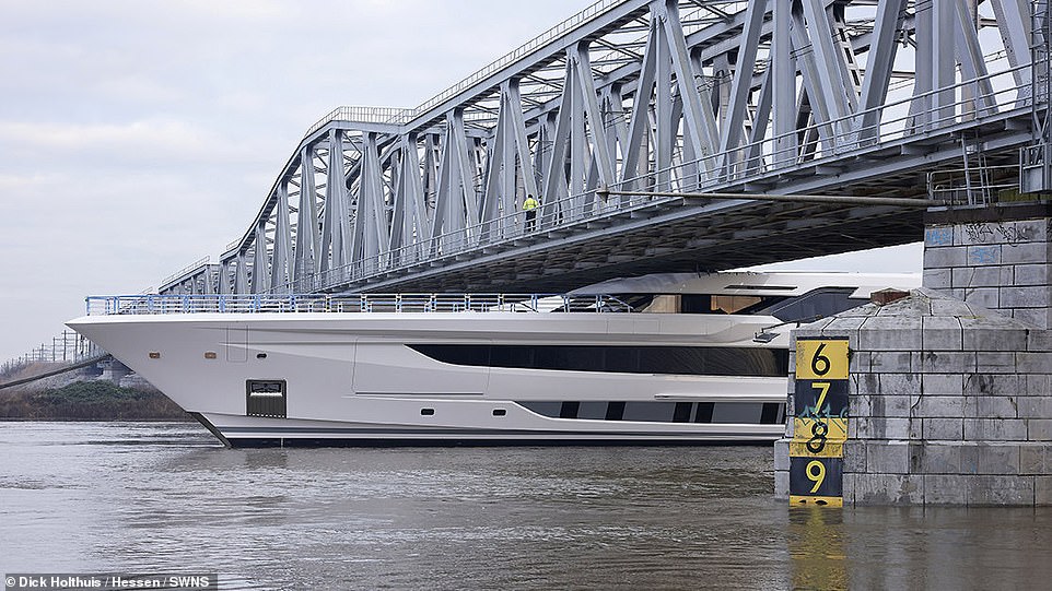 Multi-million-pound yacht squeezes under bridge with less than half a foot to spare 1