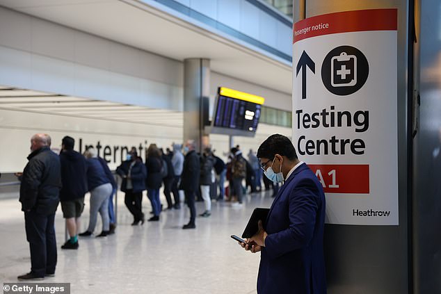 Ministers draw up plans to require passengers to show proof of booster jab to enter UK