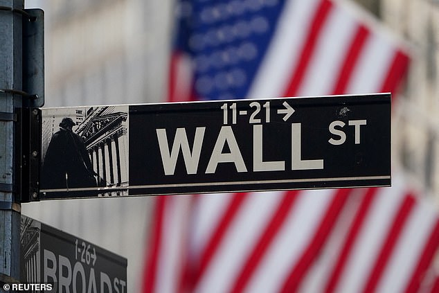 Wall Street bankers enjoy a £104bn pay bonanza