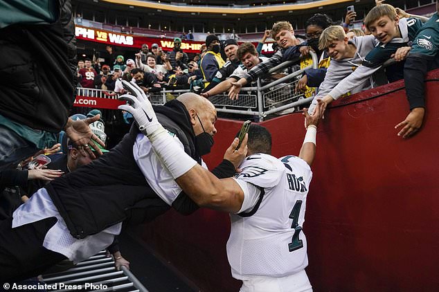 Eagles' Jalen Hurts narrowly avoids being hit by falling fans at FedEx Field after railing collapses 1
