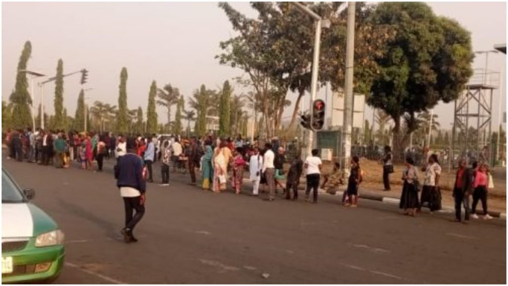 Fuel hits N1000 per liter in Abuja leaving passengers, motorists stranded