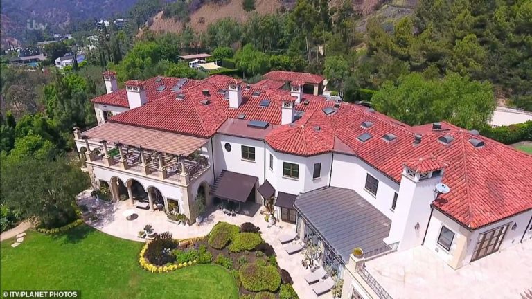 Robbie Williams makes a profit as he sells his sprawling 10 bedroom mansion to rapper Drake