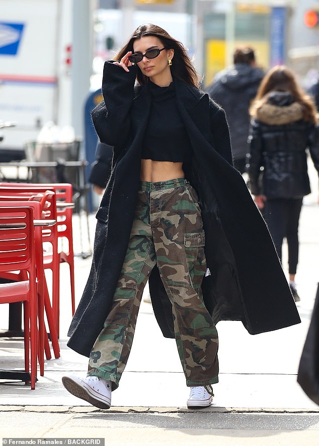 Emily Ratajkowski looks effortlessly chic as she shows off her abs in crop top