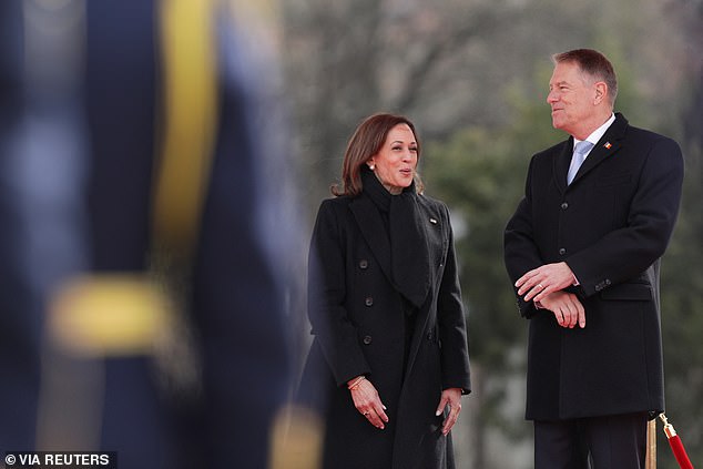 Kamala meets US troops in Poland and with the Romanian president