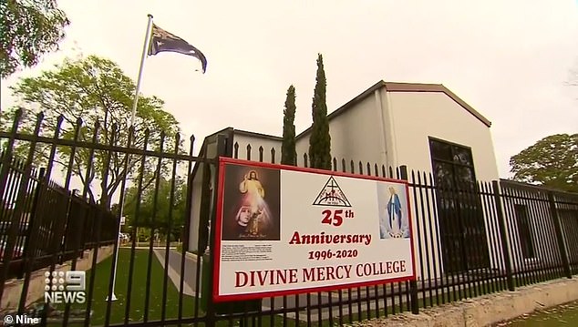 Perth school Divine Mercy College threatens to charge parents $1 every minute for late pickup
