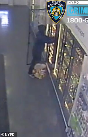 Horrific moment Duane Reade shoplifter tries to stab security guard with a hypodermic needle 