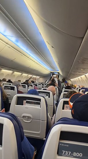 Southwest Airlines hosts TOILET PAPER race while delayed in Chicago [Video]