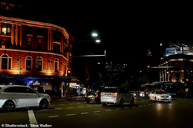 Brawl on Oxford Street, Sydney, leaves man fighting for life