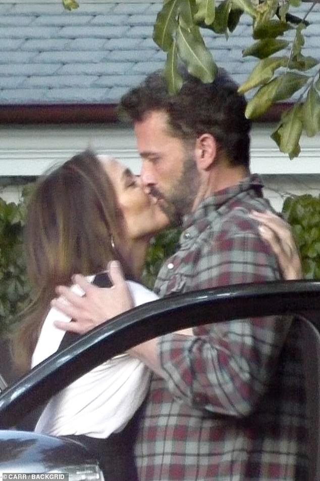 Jennifer Lopez dives in for a Hollywood kiss with fiancé Ben Affleck