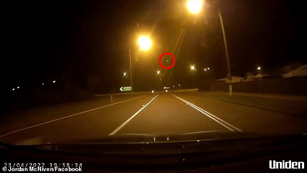 UFO spotted in Rosebery, Northern Territory on dashcam
