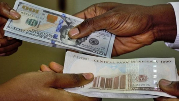 Naira plunges at I&E window; exchanges at 418.33 per dollar 1