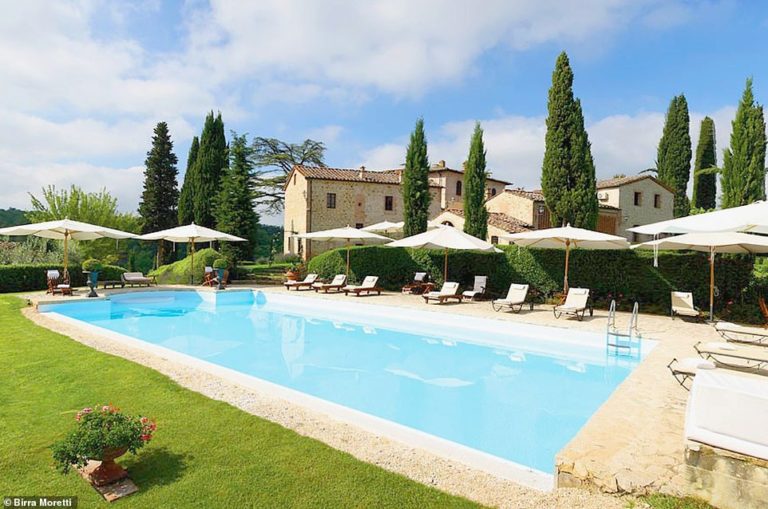 Luxury Tuscan villa is available to stay in for FREE and it comes with free beer