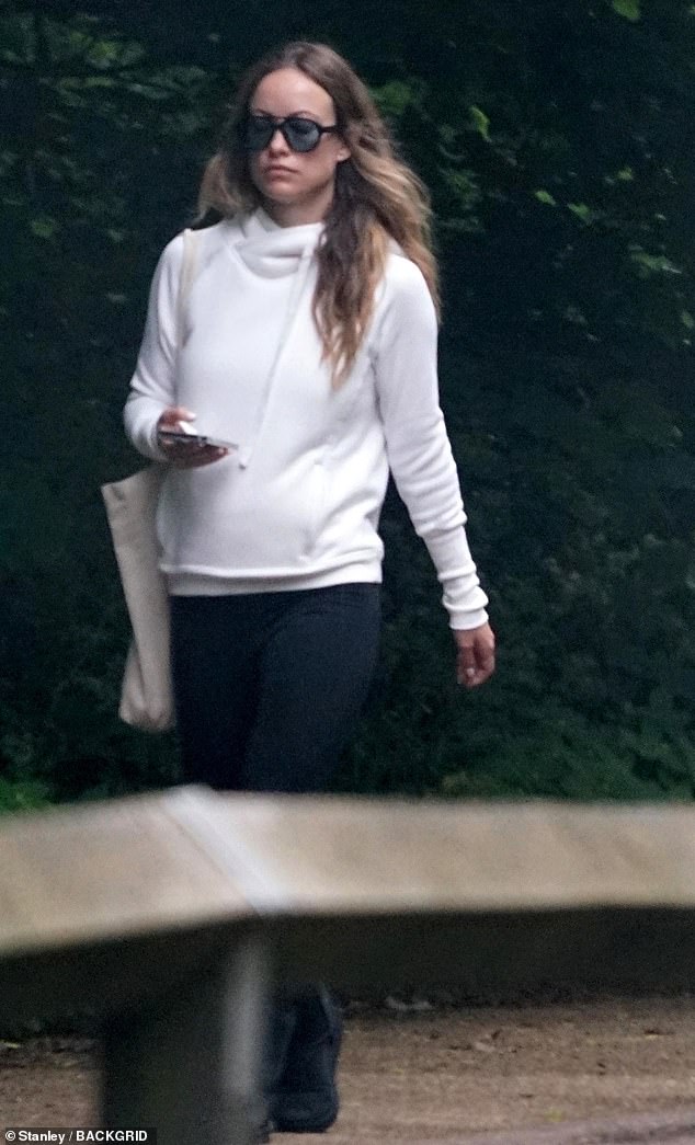 Olivia Wilde keeps it low key as she strolls London, following boyfriend Harry Styles’ Brixton show 