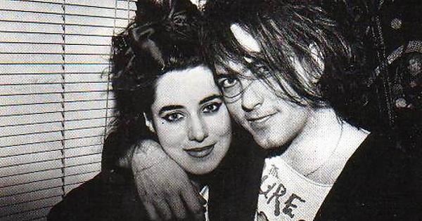 Mary Poole and Robert Smith: The couple of over 30 years who decided not to have kids!  1