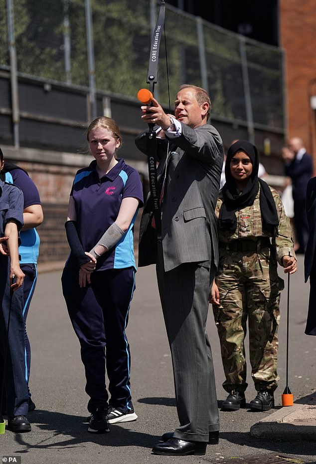Prince Edward watches Commonwealth Games medals being minted