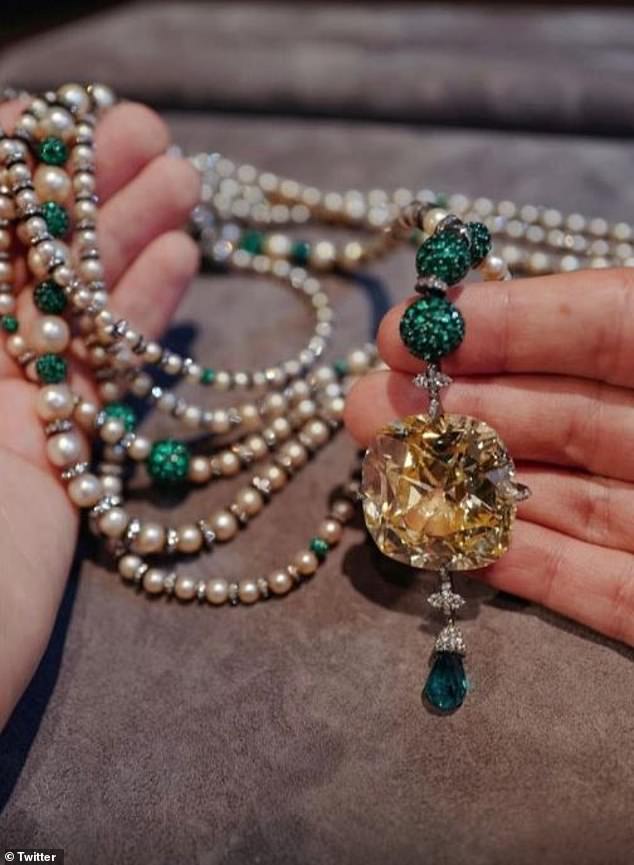 ‘Peaky Blinders’ gang who raided display at Dutch art fair ‘stole a £23MILLION necklace’