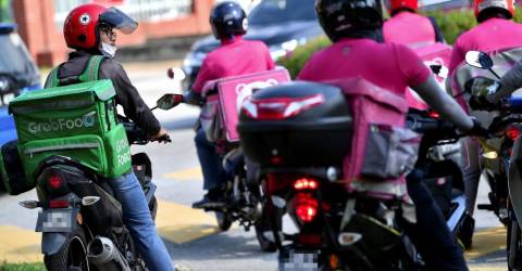 Government to lower delivery rider age limit from 21 to 18