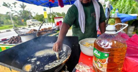 Say goodbye to cheap pisang goreng, keropok lekor after cooking oil price hike