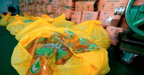 Penangite sells subsidised cooking oil mixed with prayer oil to consumers