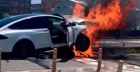 Taiwanese singer Jimmy Lin’s Tesla burst into flames