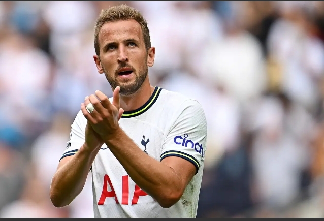 Kane scores as Tottenham break Premier League record